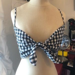 🖤🤍gingham-patterned crop top🤍🖤